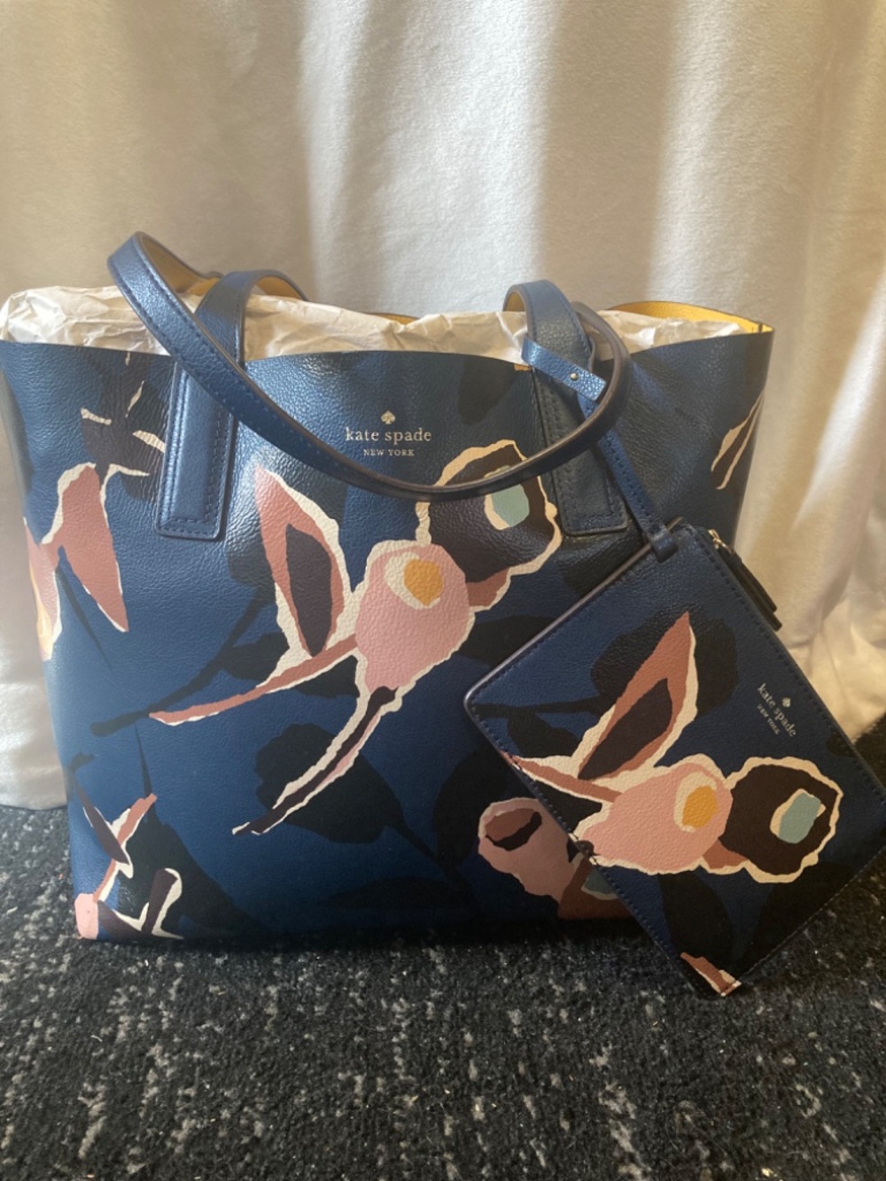 Kate Spade New York Arch Paper Rose Large Reversible Tote Set EUC Floral Yellow - Picture 3 of 9